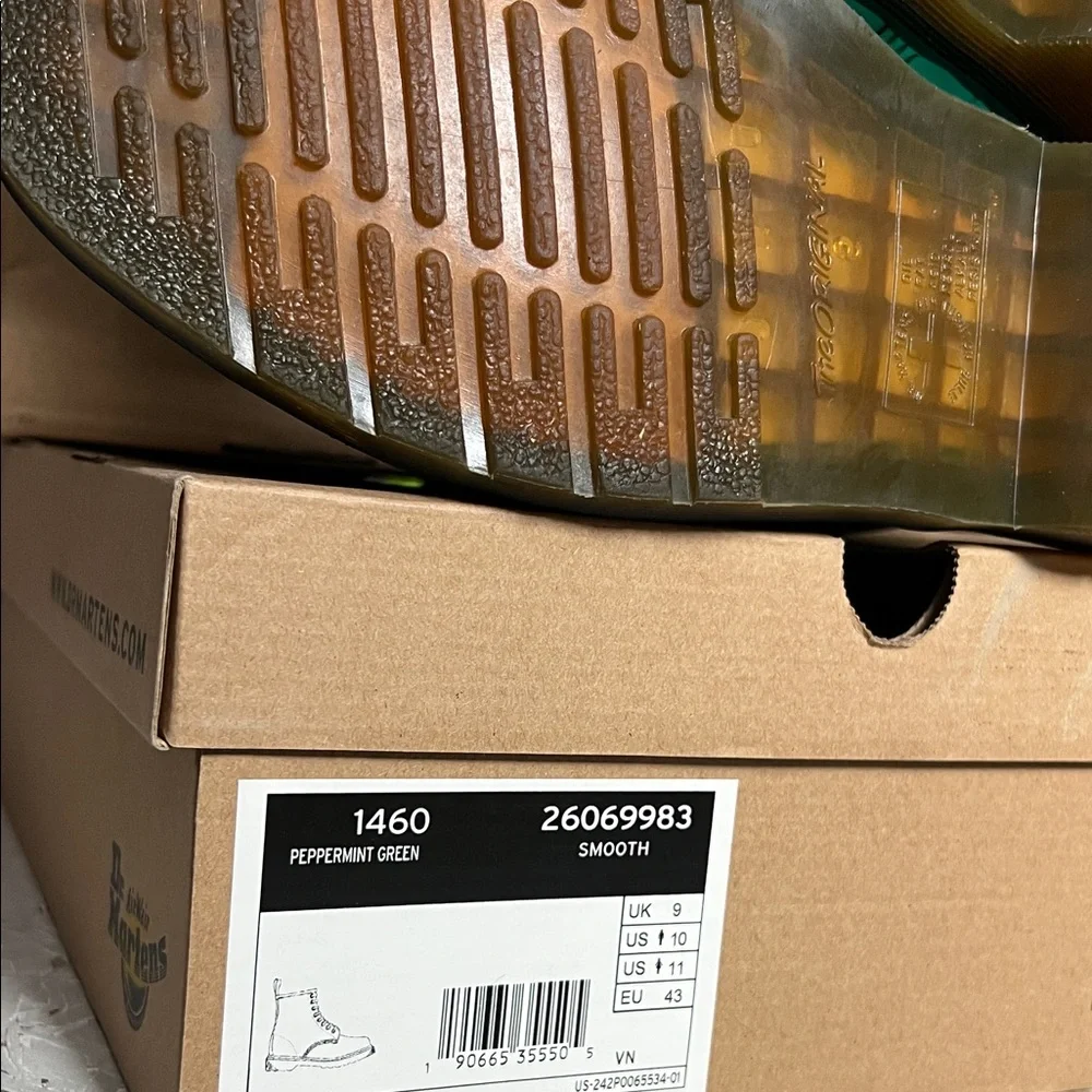 Dr. Martens Peppermint Green Lace-Up Boots - Picture 6 of 7